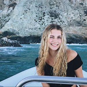 Meet your Posher, Andrea